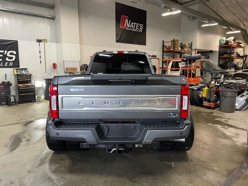 Ford F-350 SD Limited Crew Cab Long Box 4WD DRW 2022