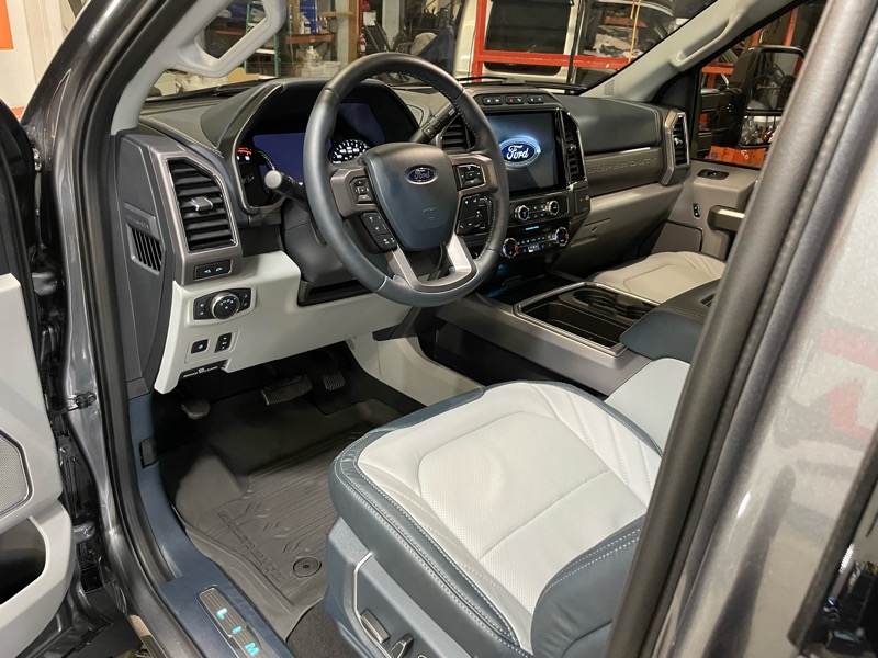 Ford F-350 SD Limited Crew Cab Long Box 4WD DRW 2022