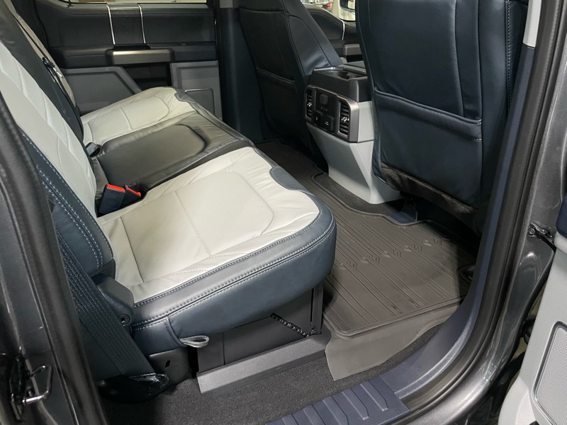 Ford F-350 SD Limited Crew Cab Long Box 4WD DRW 2022