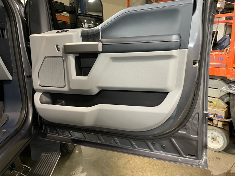 Ford F-350 SD Limited Crew Cab Long Box 4WD DRW 2022