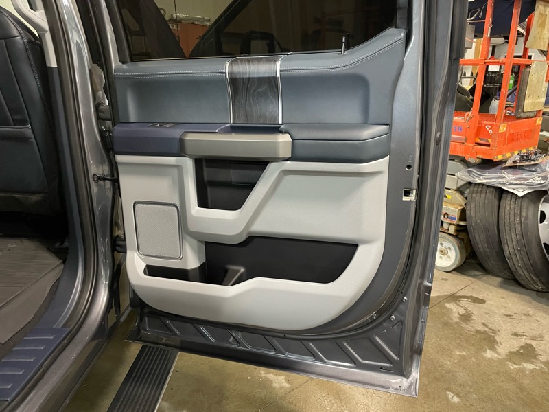 Ford F-350 SD Limited Crew Cab Long Box 4WD DRW 2022