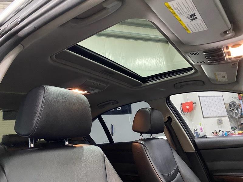 BMW 3-Series 335i xDrive SA 2011