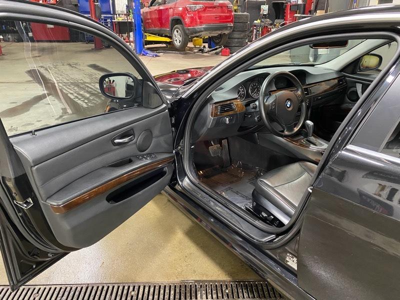 BMW 3-Series 335i xDrive SA 2011