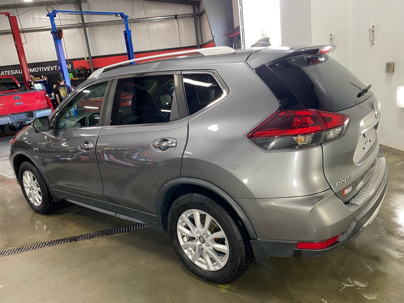 2018 Nissan Rogue SV AWD photo 3
