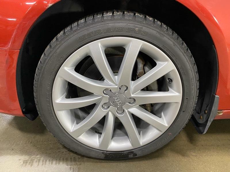 Audi A4 2.0T Premium Sedan quattro Manual 2013