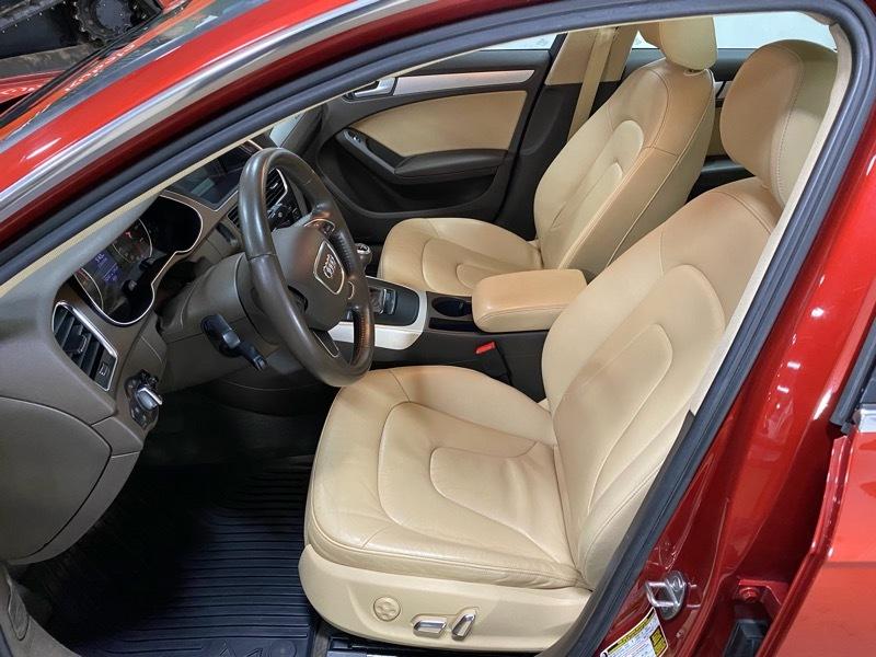 Audi A4 2.0T Premium Sedan quattro Manual 2013