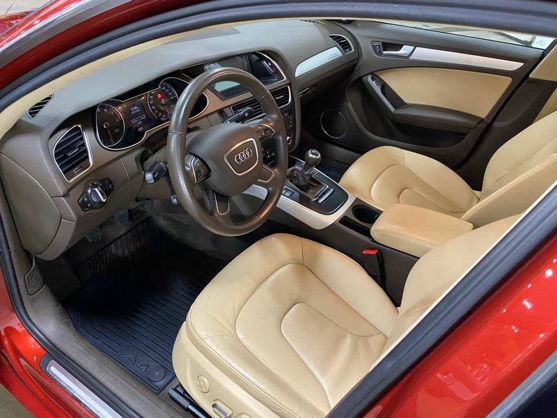 Audi A4 2.0T Premium Sedan quattro Manual 2013