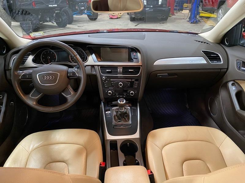 Audi A4 2.0T Premium Sedan quattro Manual 2013