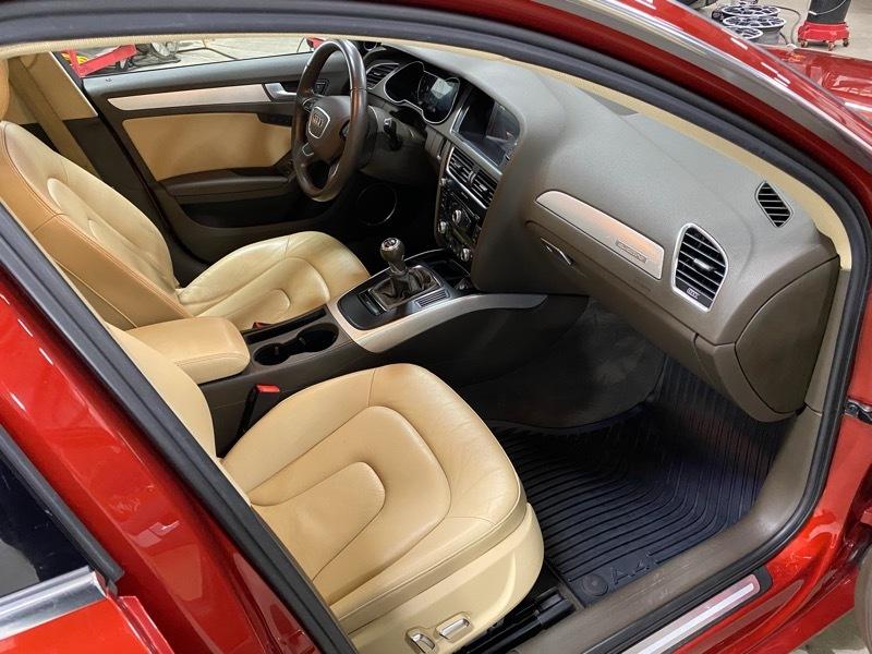 Audi A4 2.0T Premium Sedan quattro Manual 2013