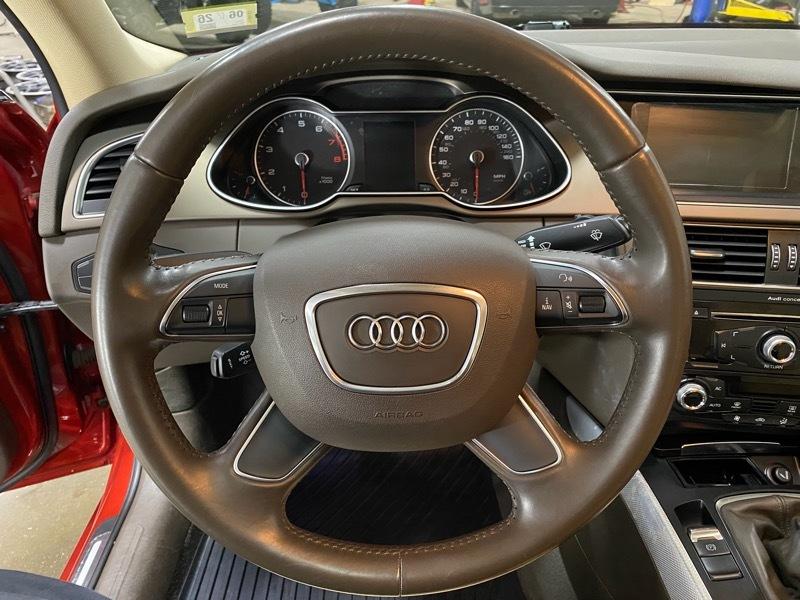 Audi A4 2.0T Premium Sedan quattro Manual 2013