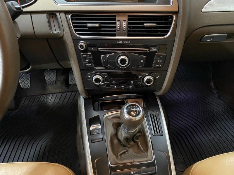 Audi A4 2.0T Premium Sedan quattro Manual 2013