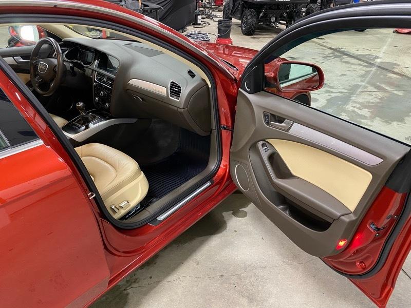 Audi A4 2.0T Premium Sedan quattro Manual 2013