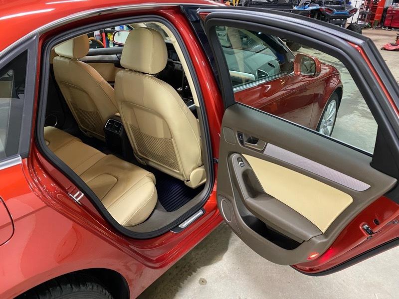 Audi A4 2.0T Premium Sedan quattro Manual 2013