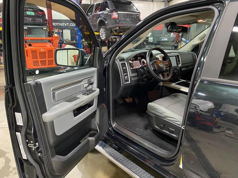 RAM 1500 Lone Star 4x4 Crew Cab 5'7" Box 2015