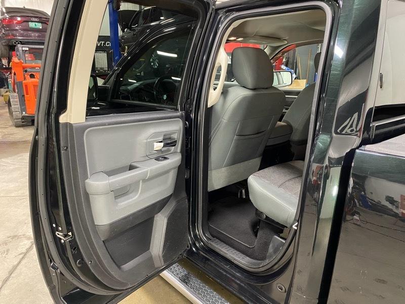 RAM 1500 Lone Star 4x4 Crew Cab 5'7" Box 2015