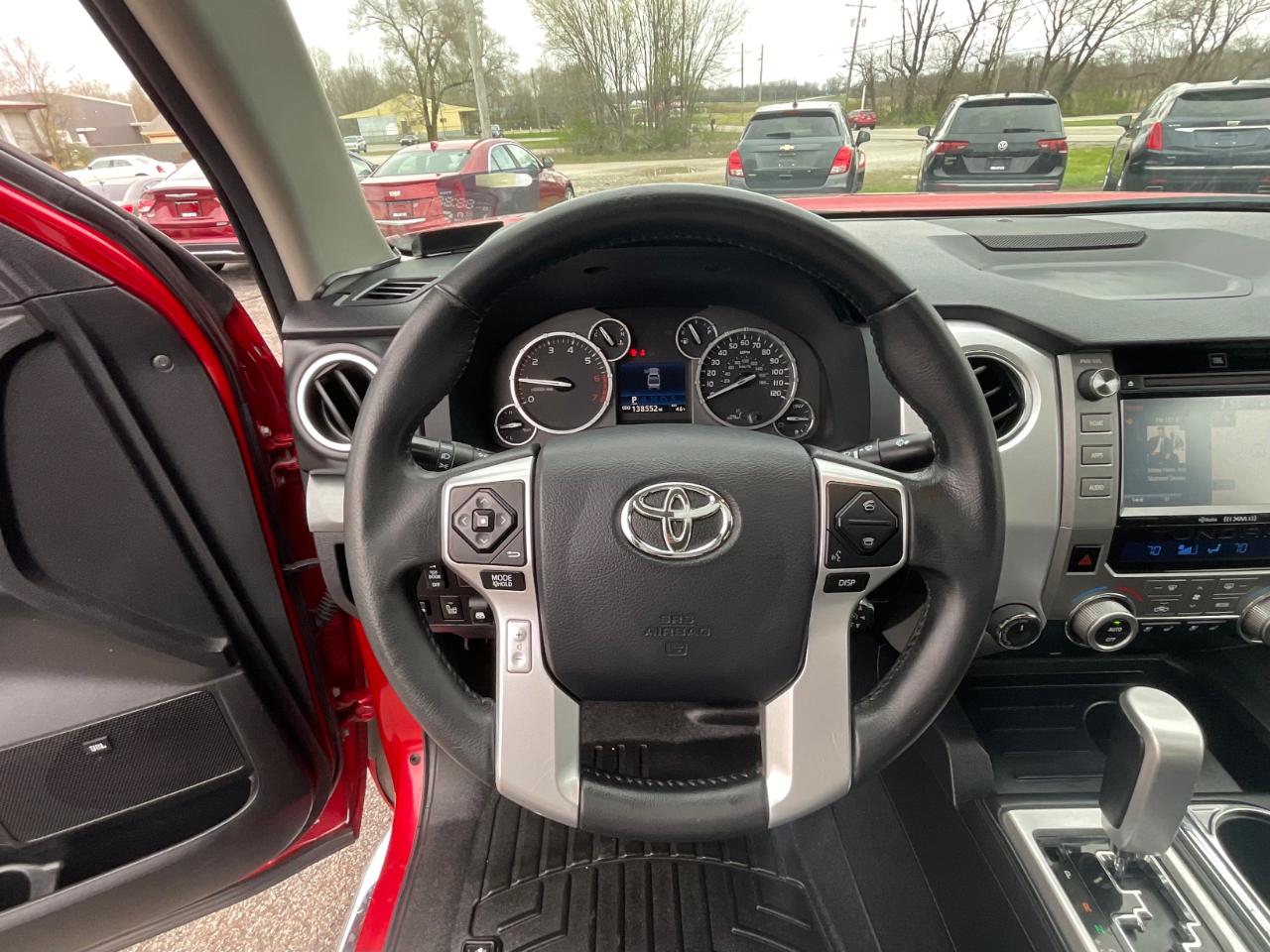 Toyota Tundra Platinum CrewMax 5.7L 4WD 2017