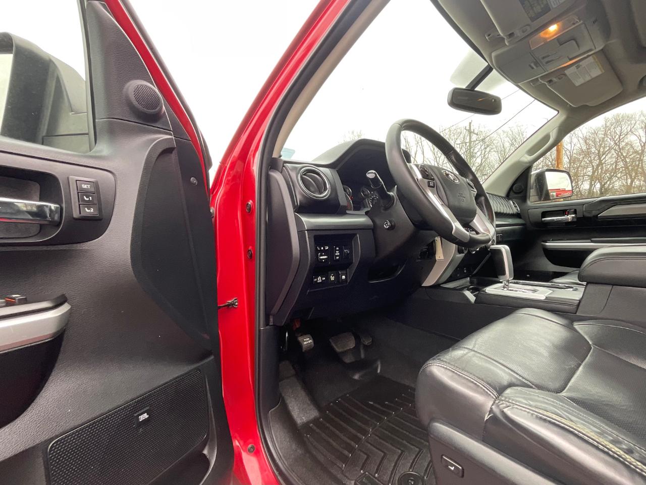 Toyota Tundra Platinum CrewMax 5.7L 4WD 2017