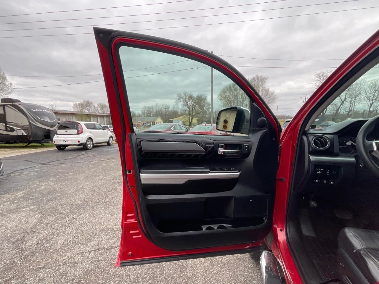 Toyota Tundra Platinum CrewMax 5.7L 4WD 2017