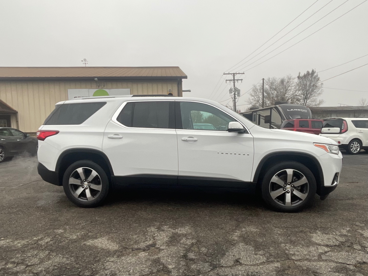 2018 Chevrolet Traverse 3LT photo 2