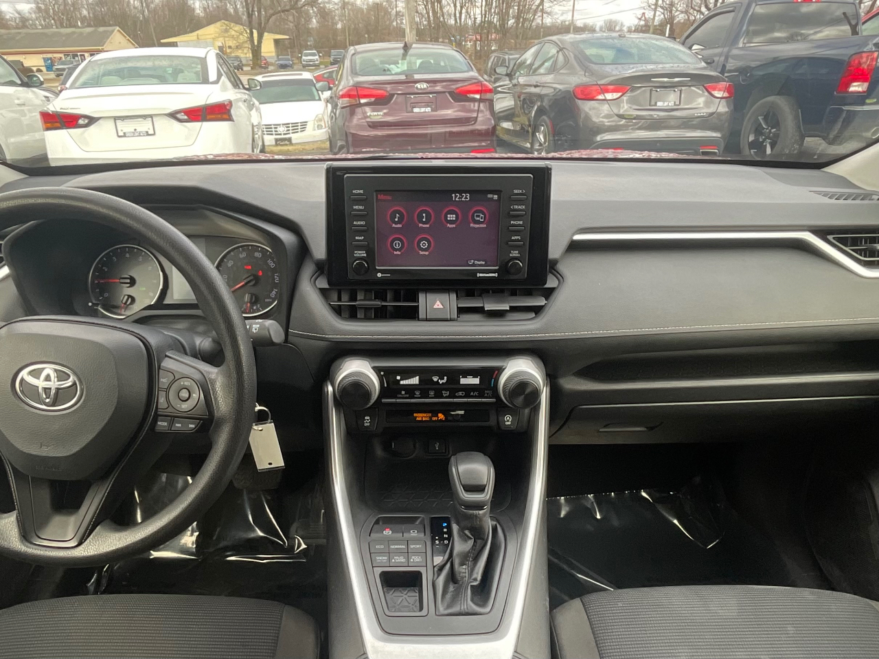 Toyota RAV4 LE AWD 2021