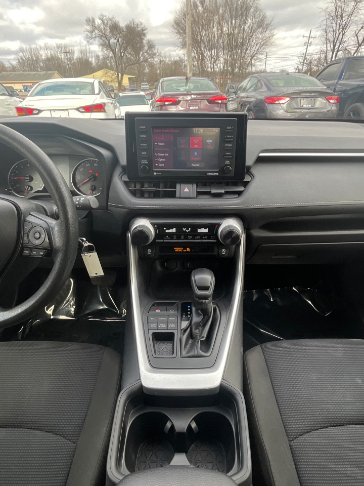 Toyota RAV4 LE AWD 2021