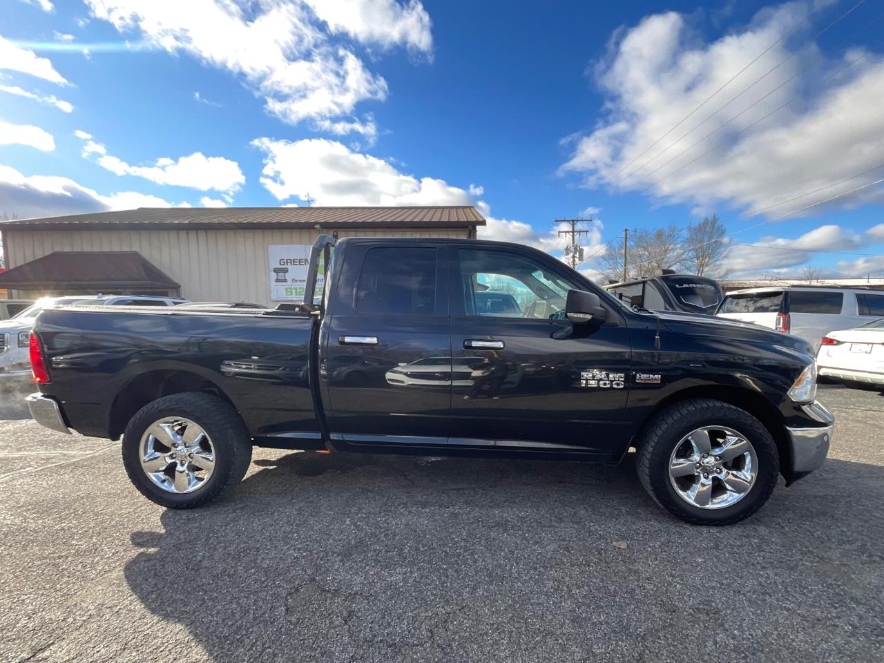 RAM 1500 SLT Quad Cab 4WD 2016