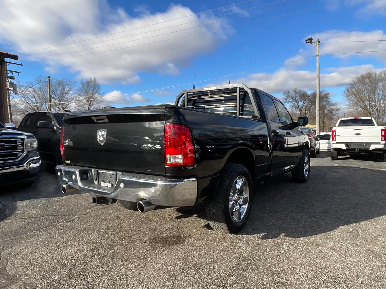 RAM 1500 SLT Quad Cab 4WD 2016
