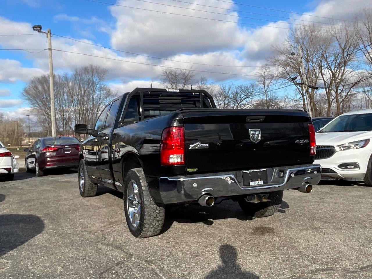RAM 1500 SLT Quad Cab 4WD 2016
