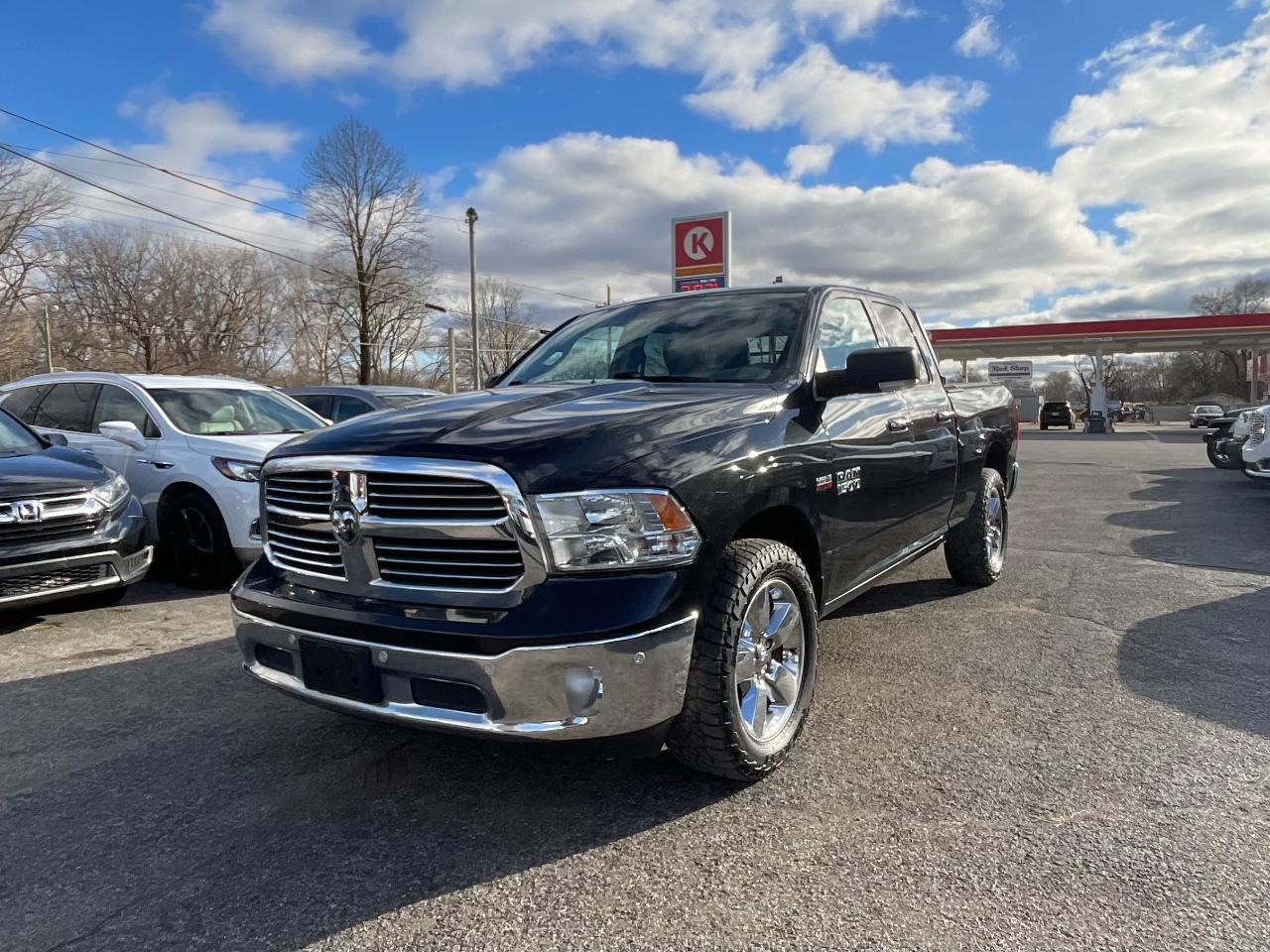 RAM 1500 SLT Quad Cab 4WD 2016