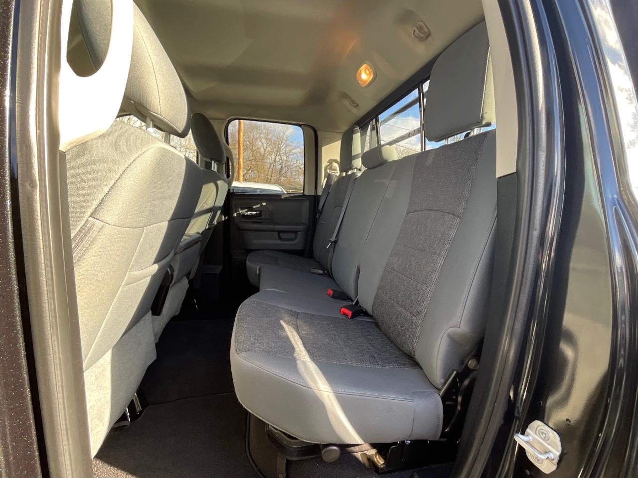 RAM 1500 SLT Quad Cab 4WD 2016