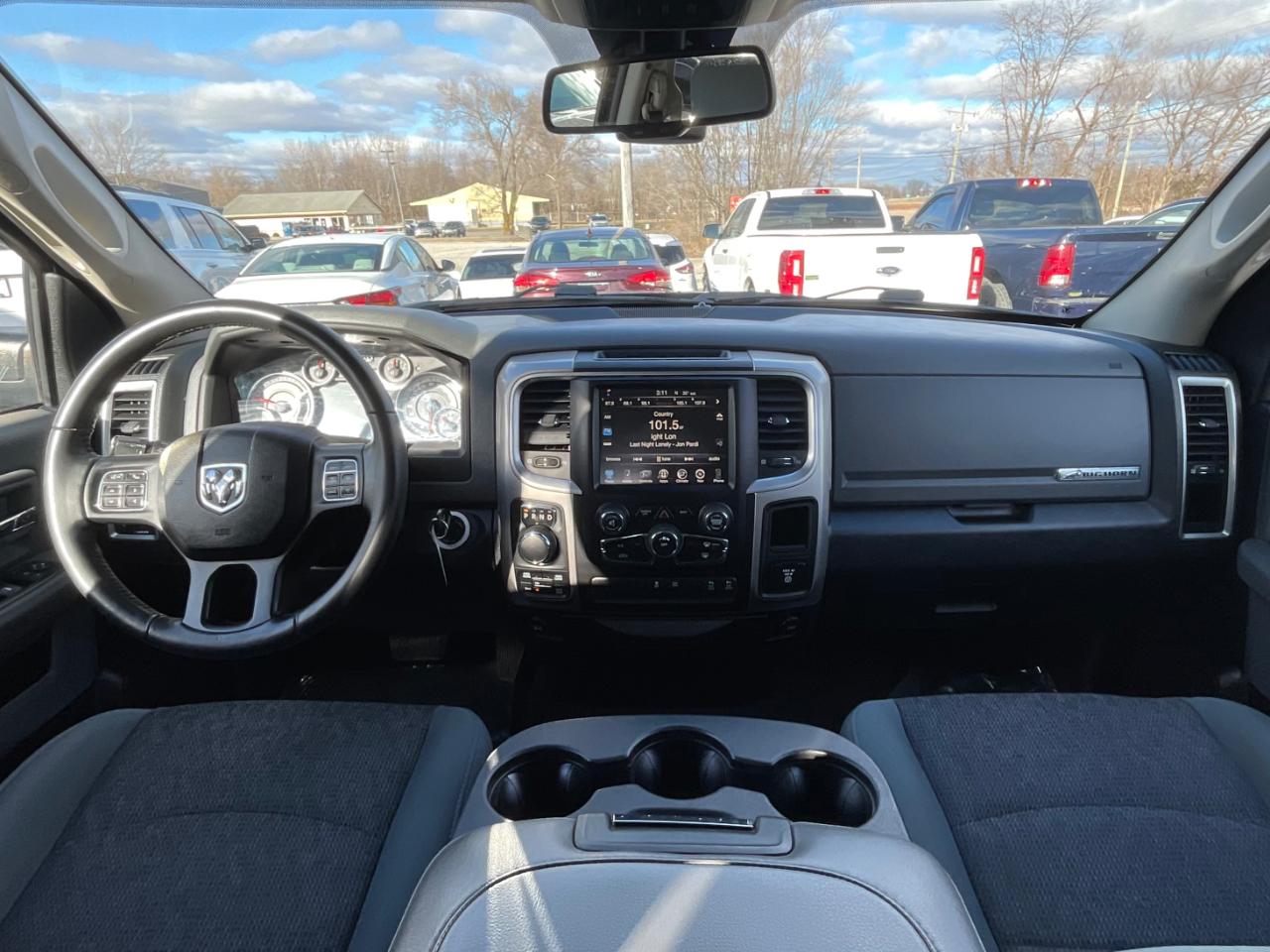RAM 1500 SLT Quad Cab 4WD 2016