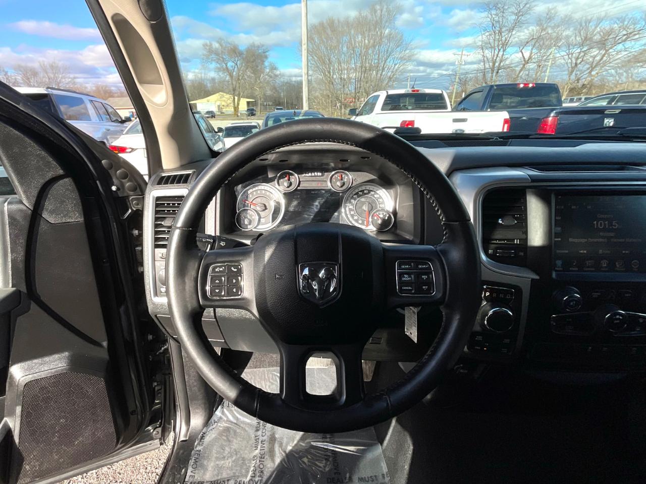 RAM 1500 SLT Quad Cab 4WD 2016