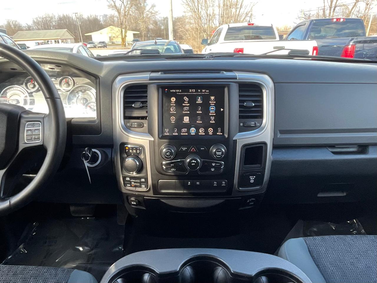 RAM 1500 SLT Quad Cab 4WD 2016