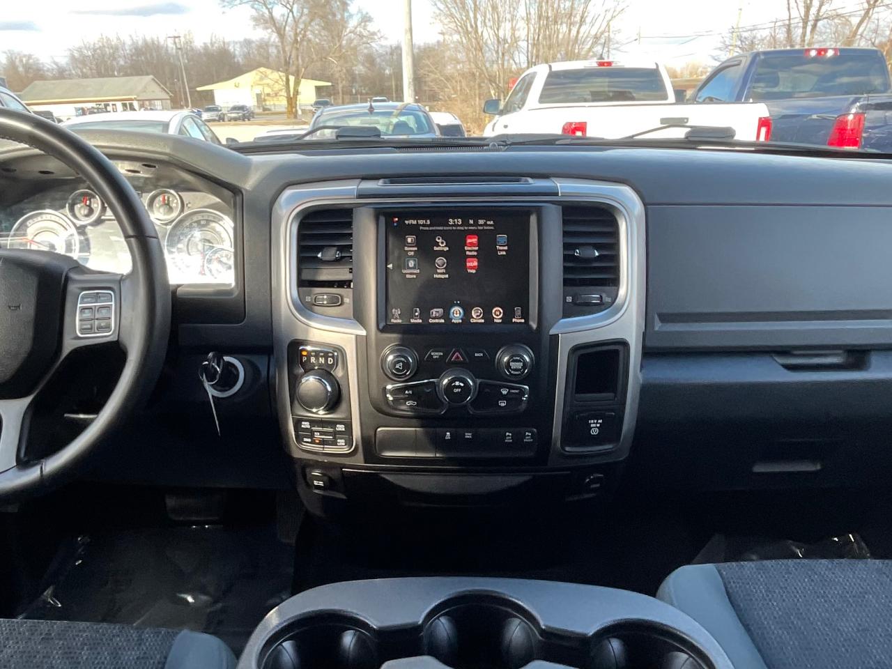 RAM 1500 SLT Quad Cab 4WD 2016