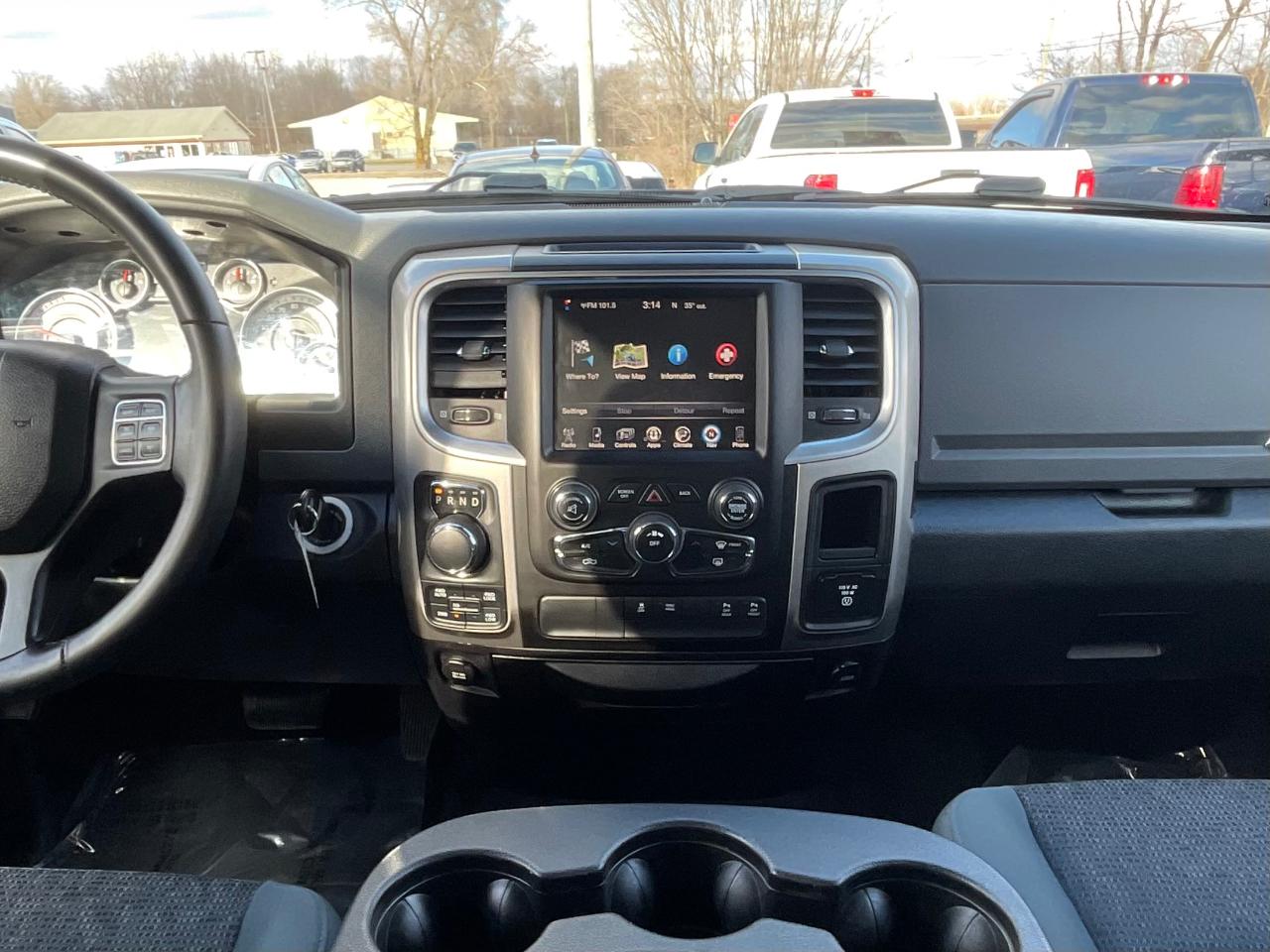 RAM 1500 SLT Quad Cab 4WD 2016