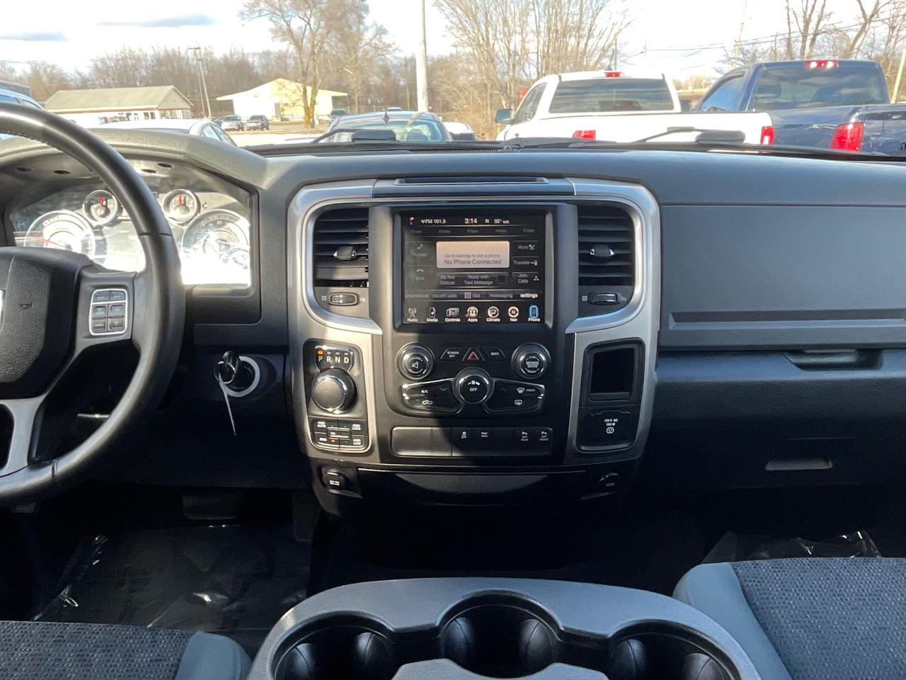RAM 1500 SLT Quad Cab 4WD 2016