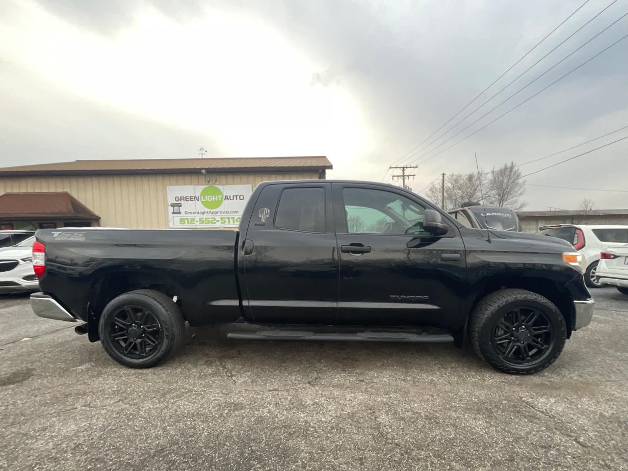 Toyota Tundra SR5 5.7L V8 FFV Double Cab 4WD 2017