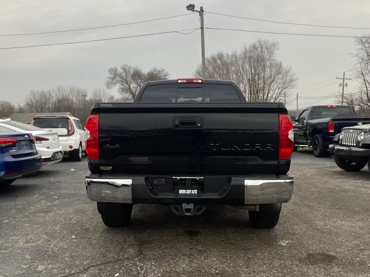 Toyota Tundra SR5 5.7L V8 FFV Double Cab 4WD 2017