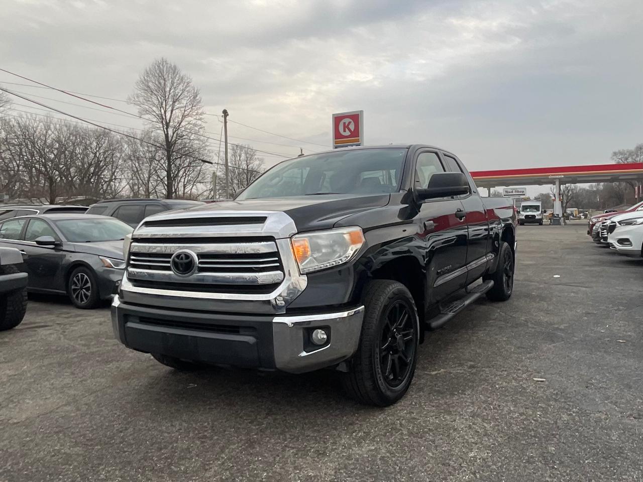 Toyota Tundra SR5 5.7L V8 FFV Double Cab 4WD 2017