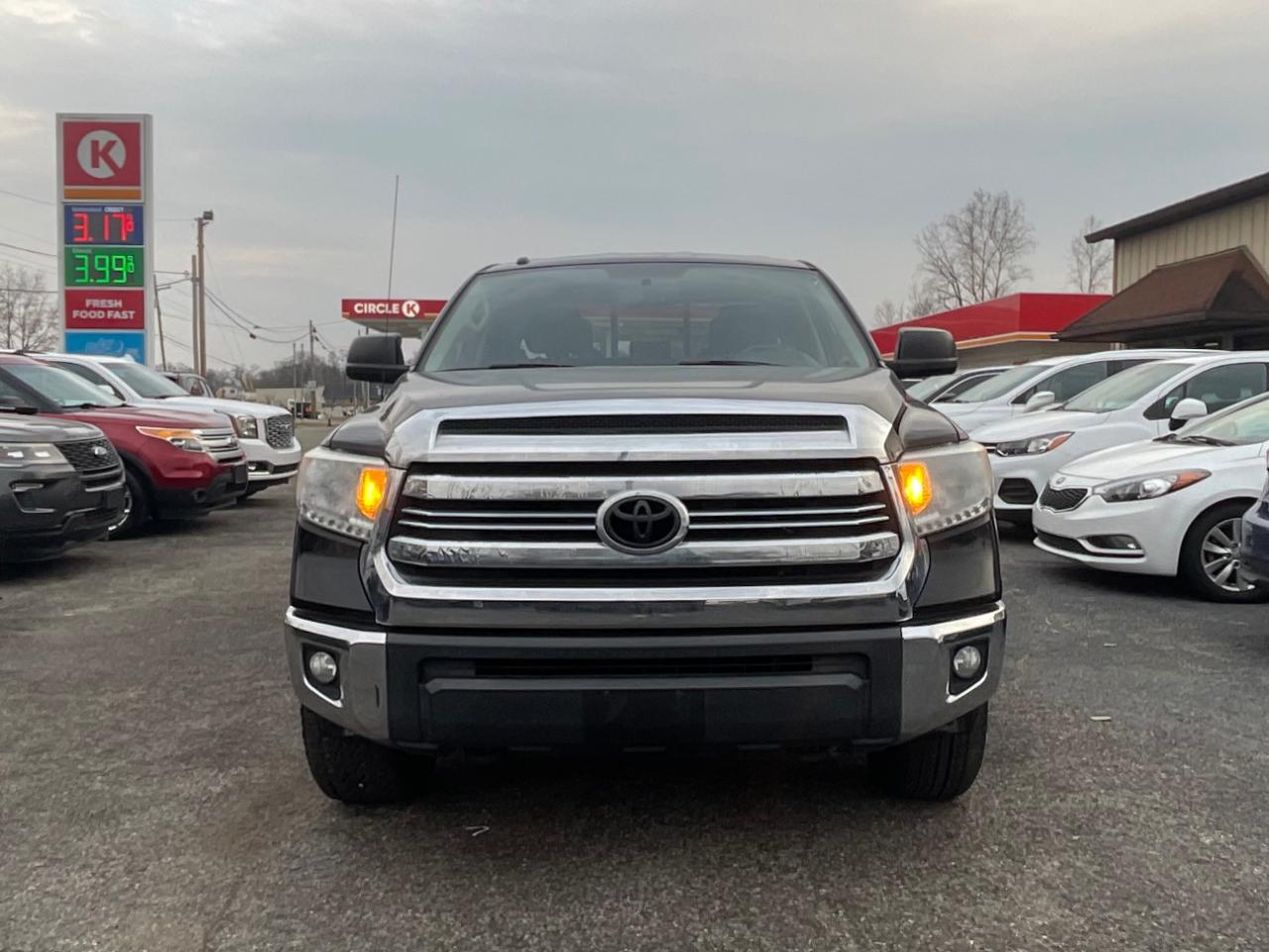 Toyota Tundra SR5 5.7L V8 FFV Double Cab 4WD 2017