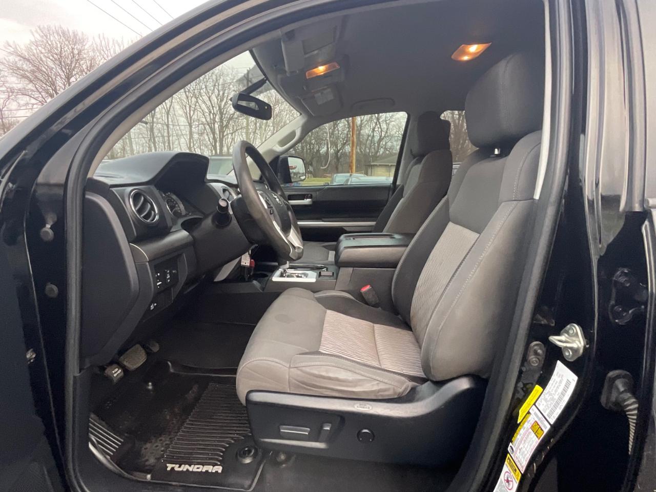 Toyota Tundra SR5 5.7L V8 FFV Double Cab 4WD 2017