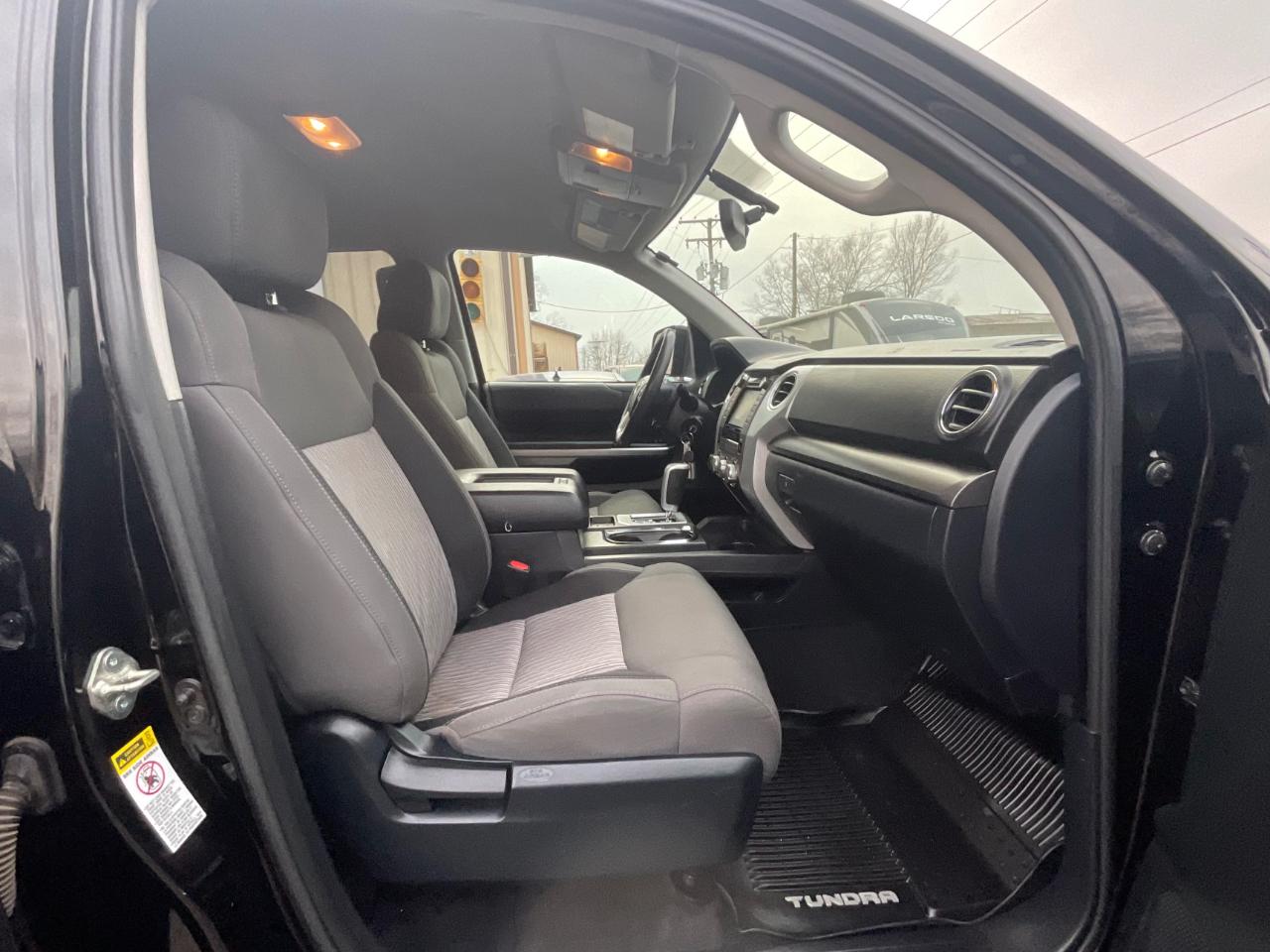 Toyota Tundra SR5 5.7L V8 FFV Double Cab 4WD 2017