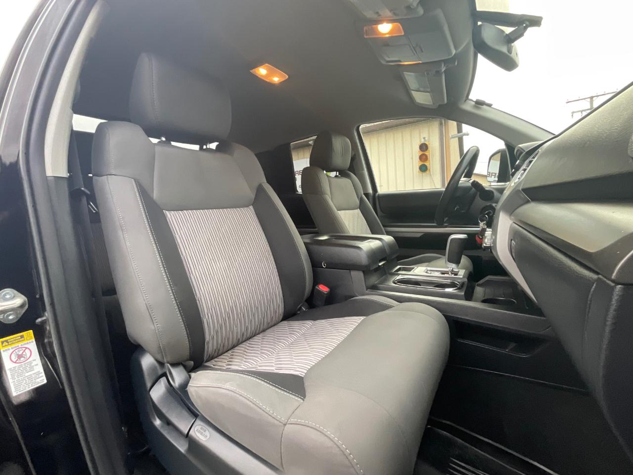 Toyota Tundra SR5 5.7L V8 FFV Double Cab 4WD 2017