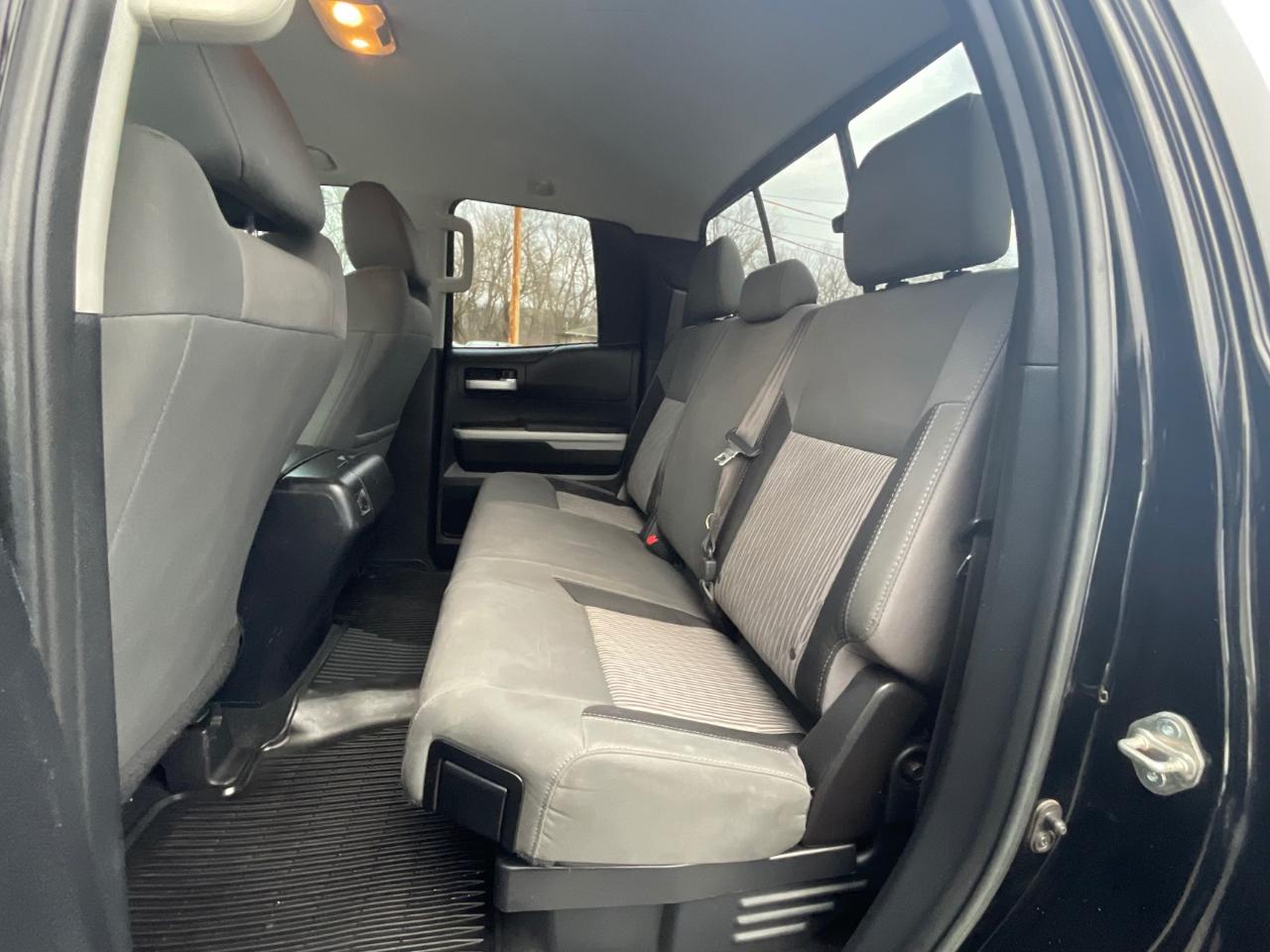 Toyota Tundra SR5 5.7L V8 FFV Double Cab 4WD 2017