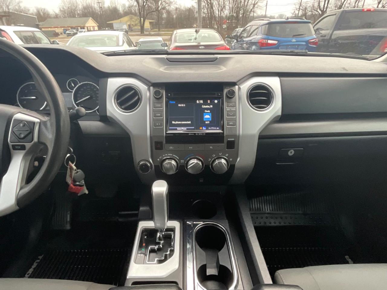 Toyota Tundra SR5 5.7L V8 FFV Double Cab 4WD 2017