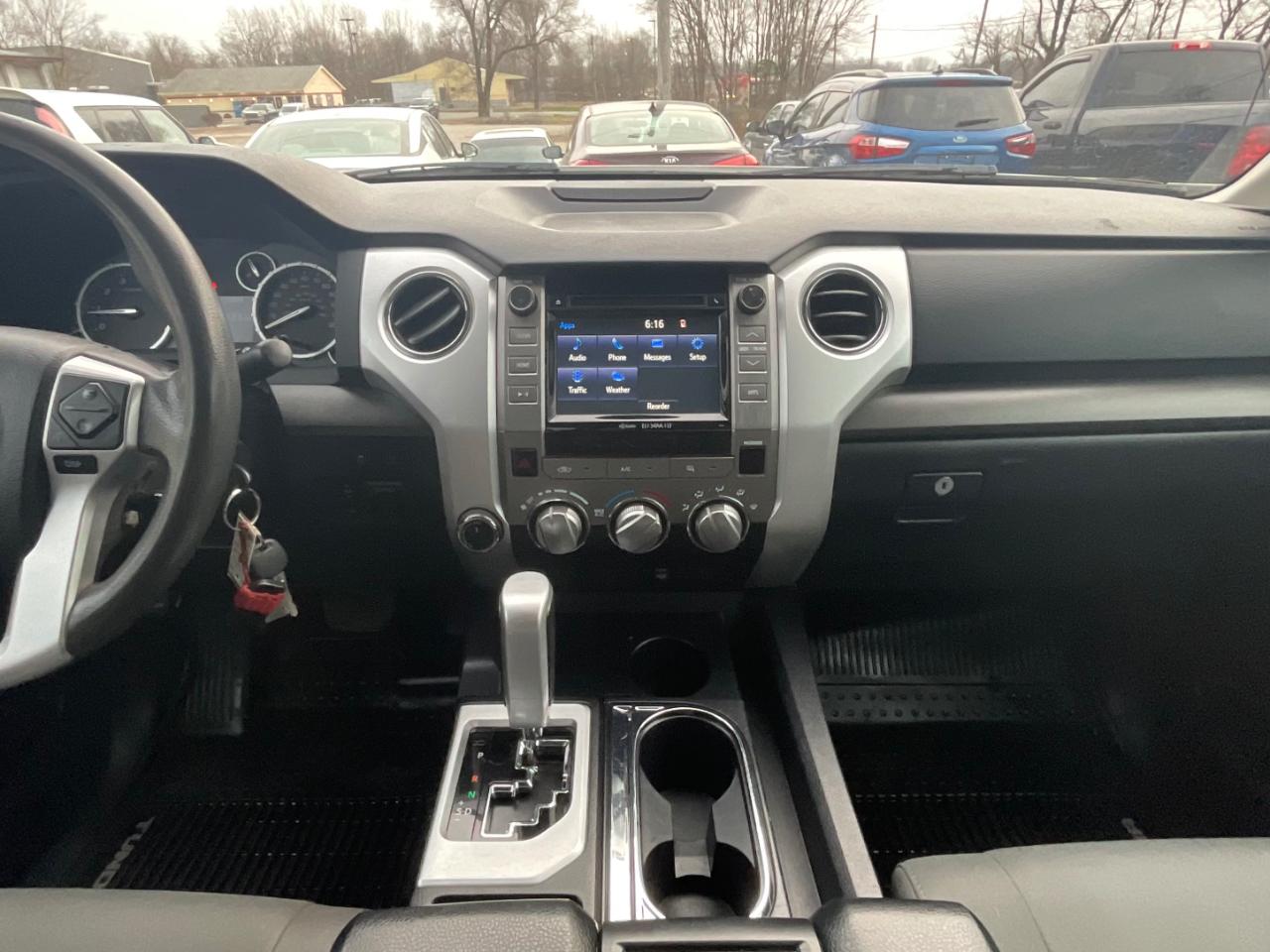 Toyota Tundra SR5 5.7L V8 FFV Double Cab 4WD 2017