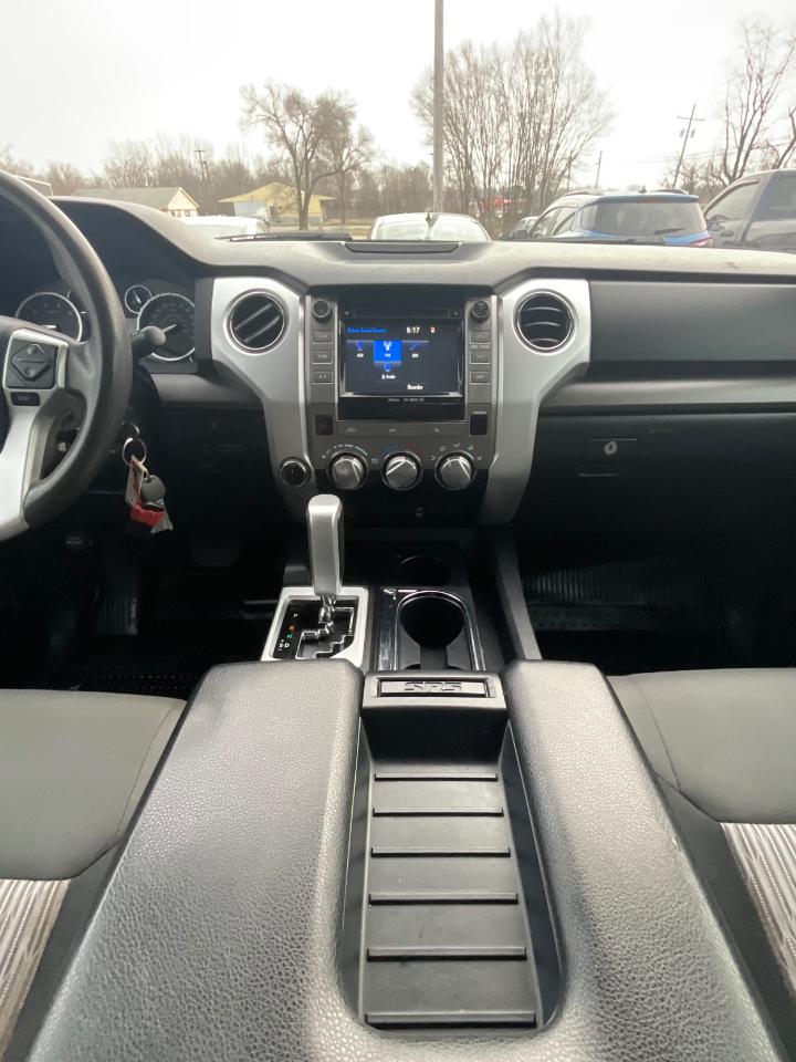 Toyota Tundra SR5 5.7L V8 FFV Double Cab 4WD 2017