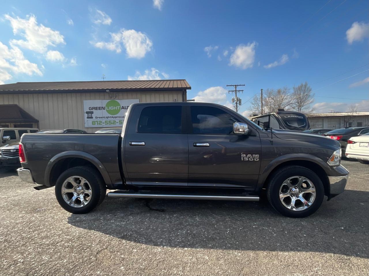 RAM 1500 Laramie Crew Cab SWB 4WD 2016