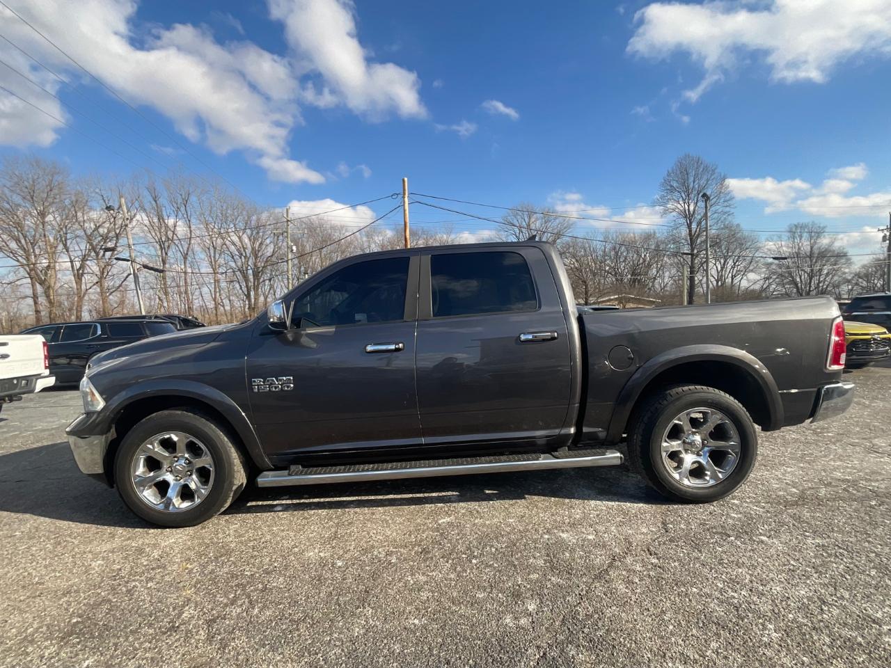 RAM 1500 Laramie Crew Cab SWB 4WD 2016