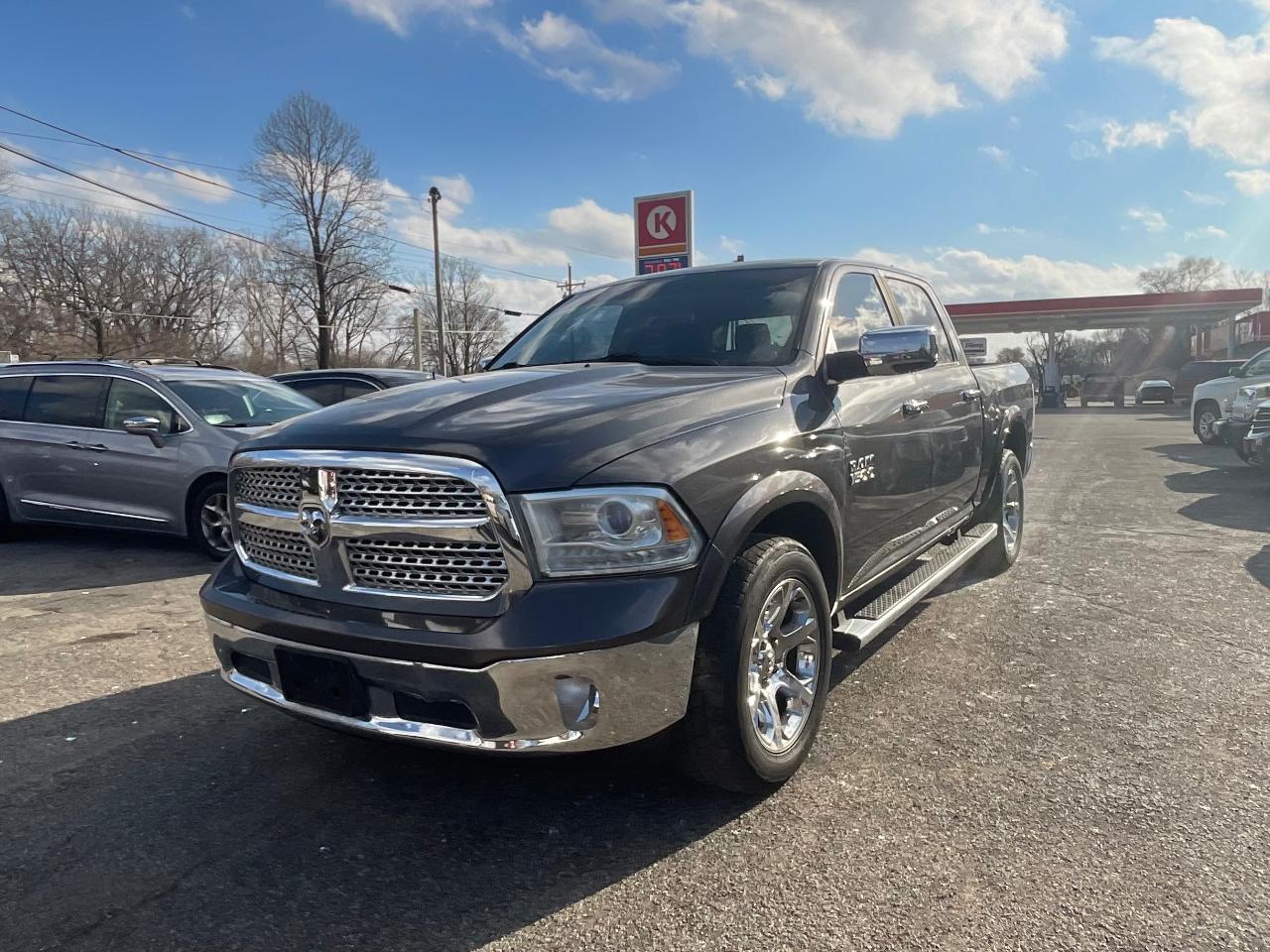 RAM 1500 Laramie Crew Cab SWB 4WD 2016